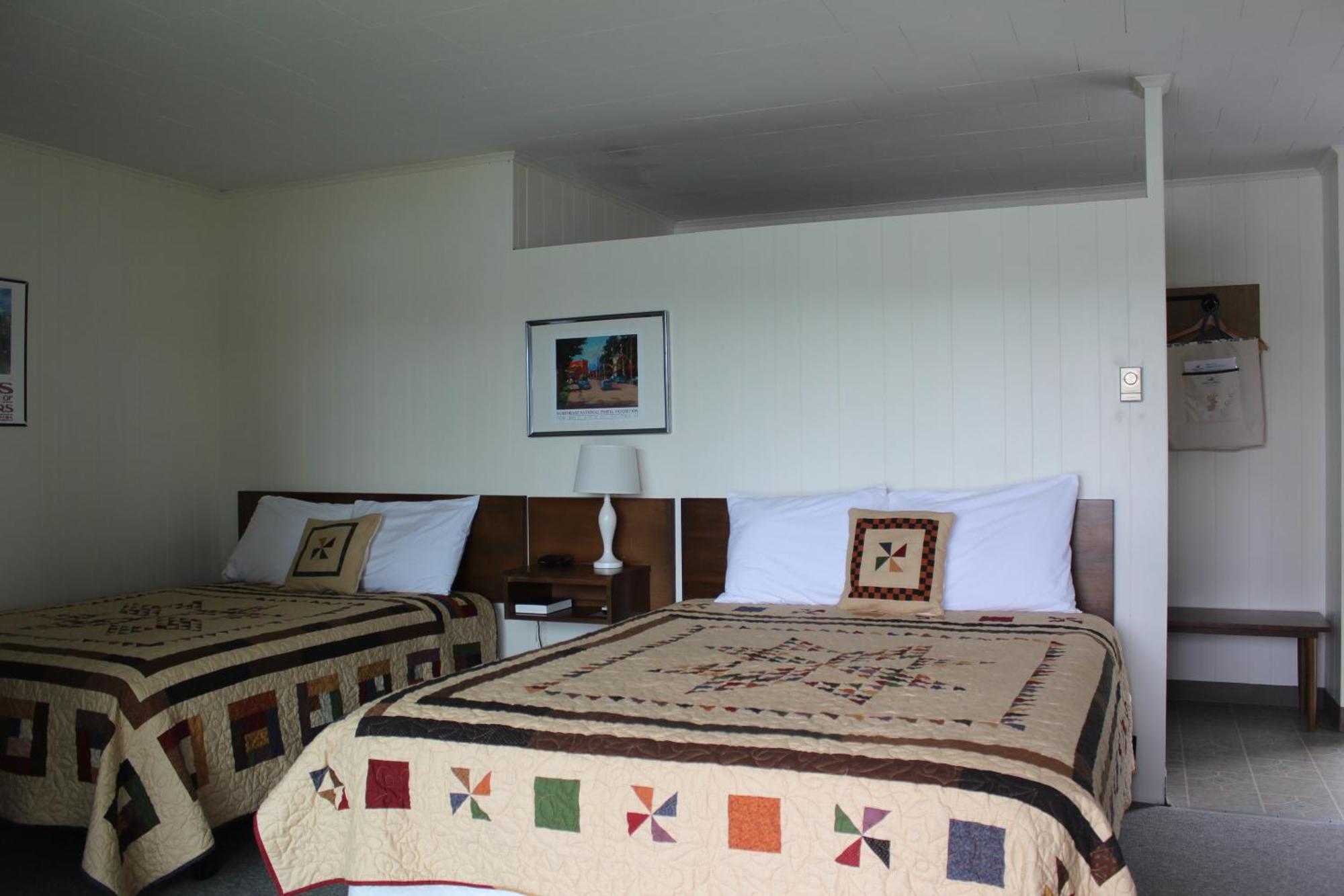 Sandy Point Motel Long Lake Exteriör bild
